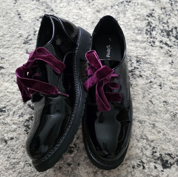 Dirty Laundry Shoes - WhimsyGoth Patent Faux Leather Oxfords Wmns 7.5 Black Maroon Purple Laces Grunge